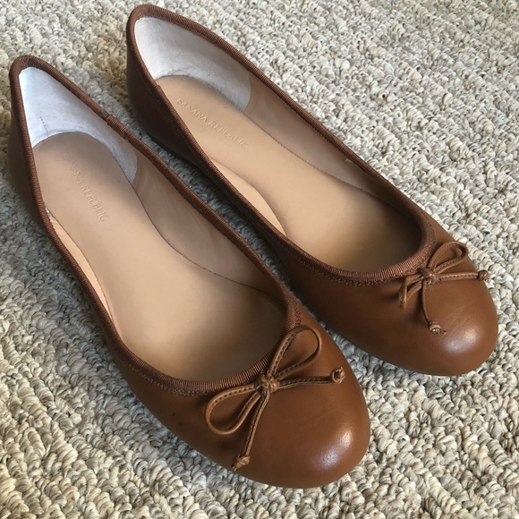 Banana Republic Shoes - NWT Banana Republic Cognac Ashley Bow Ballet Flats